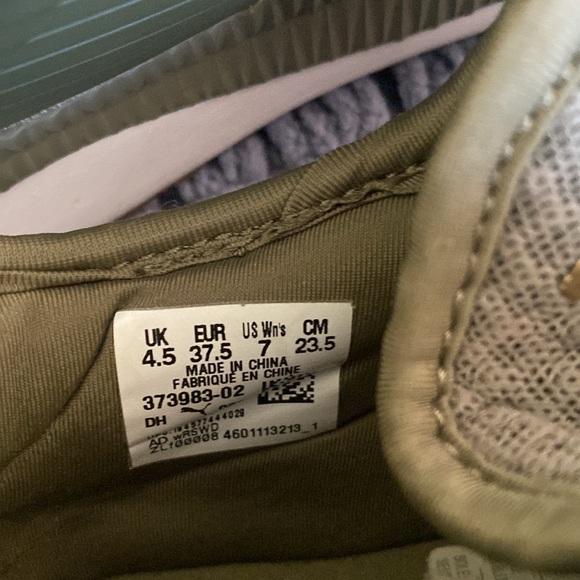 Green PuMa size 7 hardly worn gym shoes best offer - Picture 6 of 7